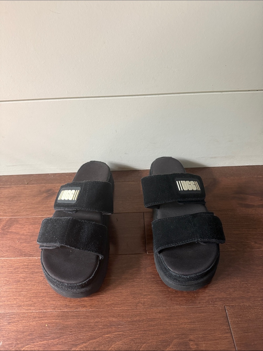 UGG Greer platform sandals Black sz 7